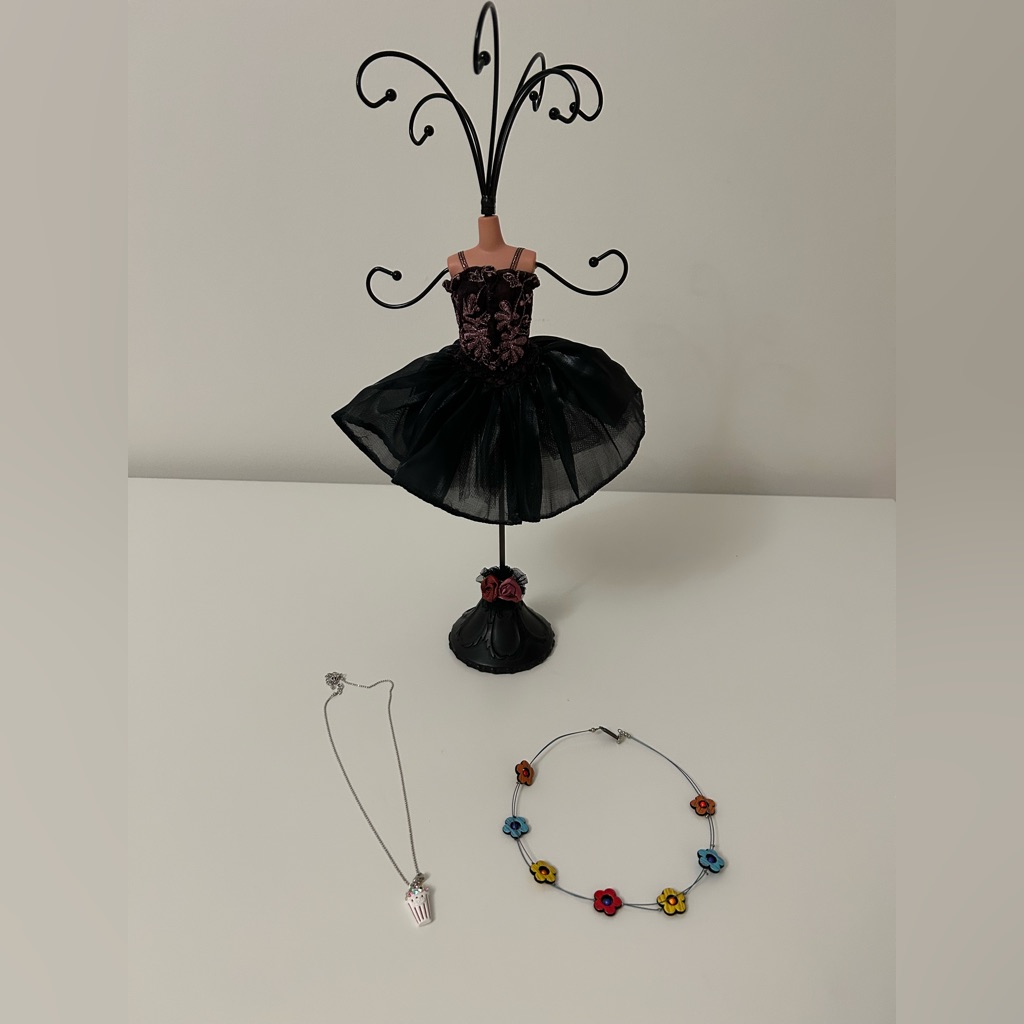Chic Black Dress Jewelry Stand With Necklace Set.